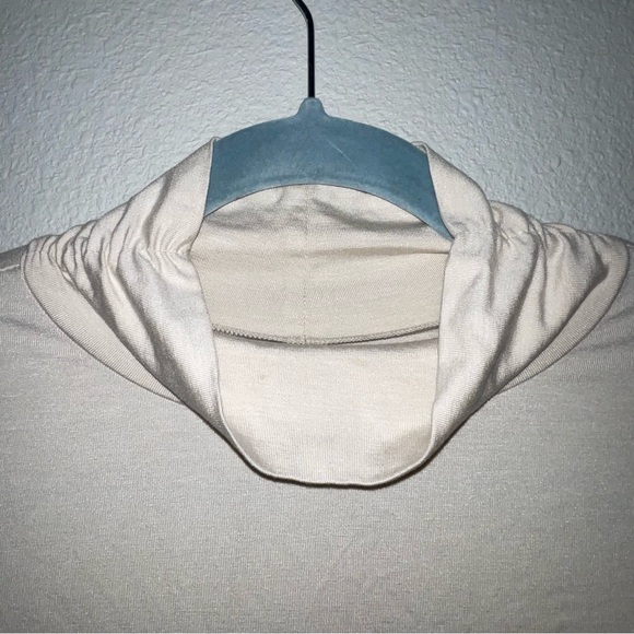 Chicoโs Felicia Mock Turtleneck Sz 2 Large cream bone Fall classic wardrobe - Picture 3 of 9